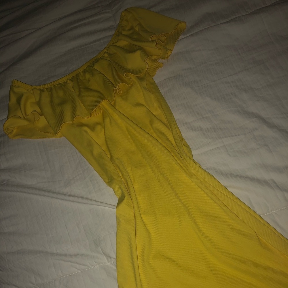 Off the shoulder Yellow Sun Dress